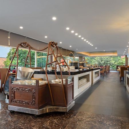 Hotel Santika Premiere Gubeng Сурабая Экстерьер фото