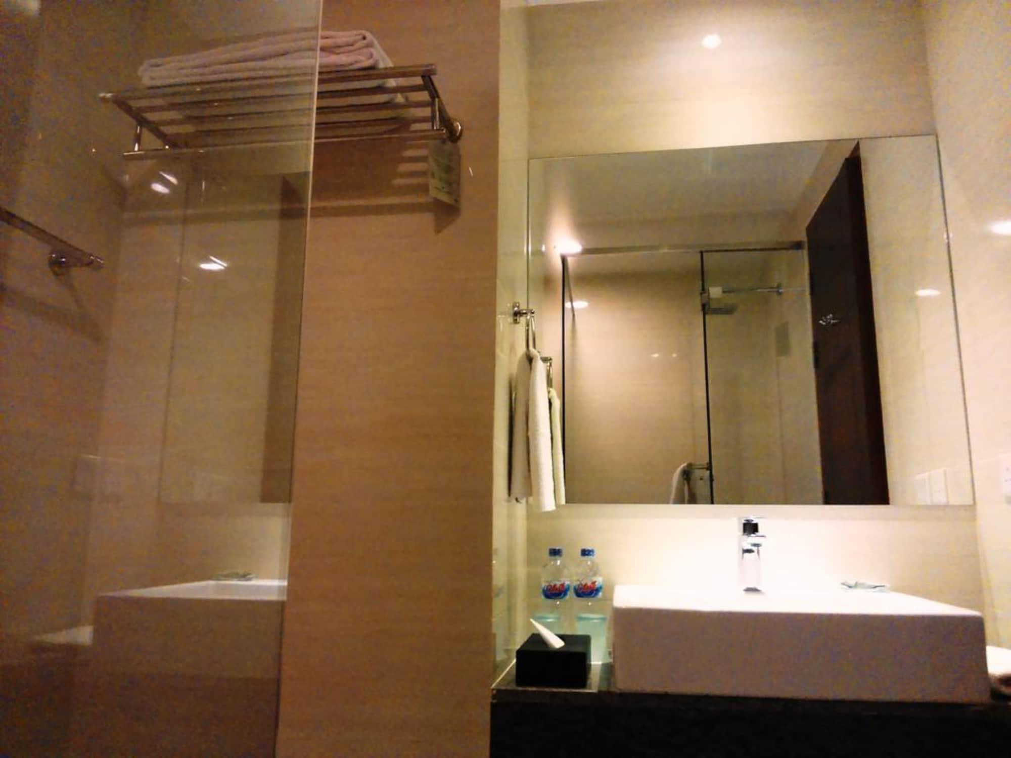 Hotel Santika Premiere Gubeng Сурабая Экстерьер фото