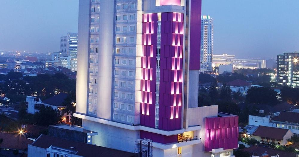 Hotel Santika Premiere Gubeng Сурабая Экстерьер фото