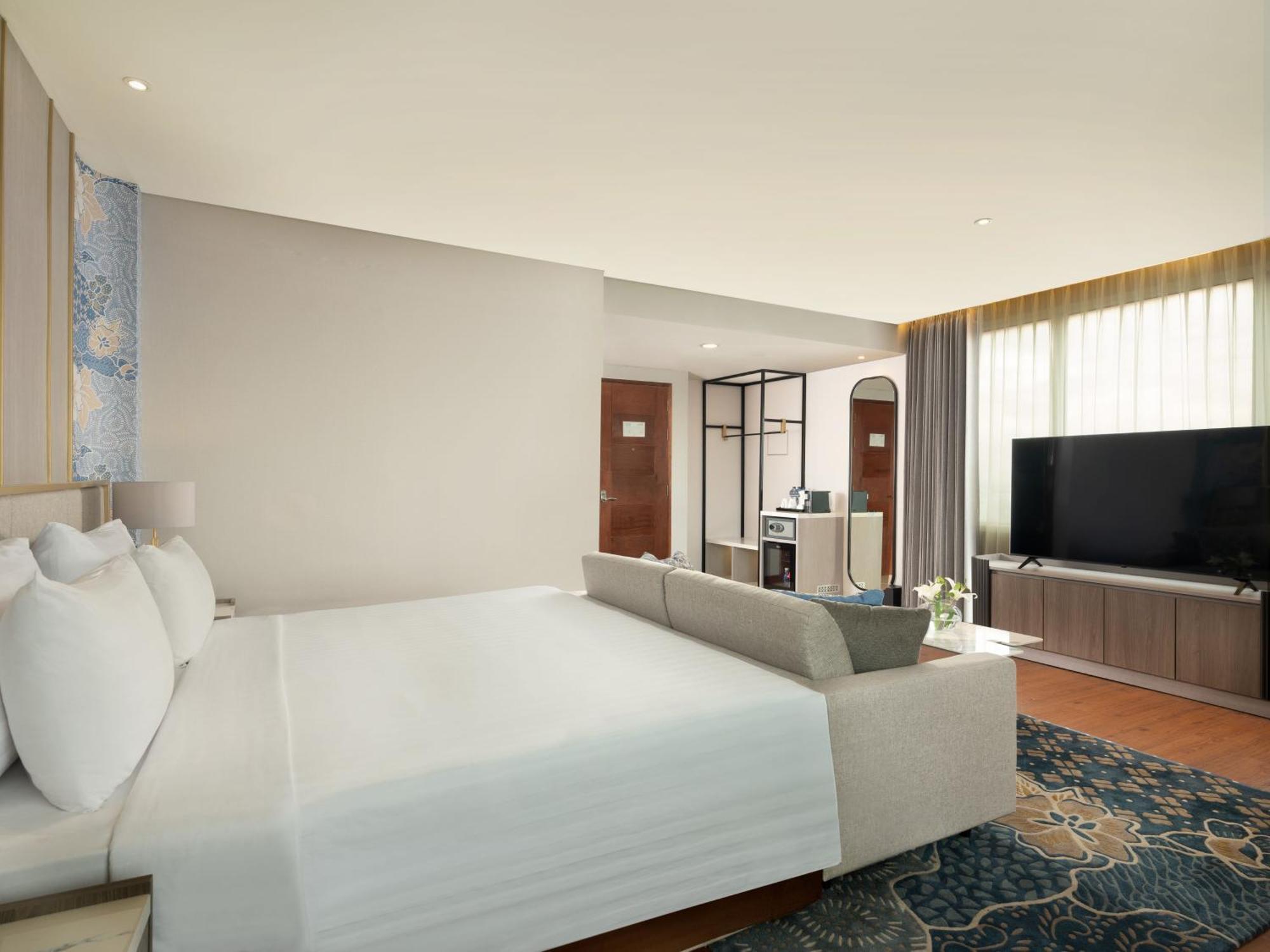 Hotel Santika Premiere Gubeng Сурабая Экстерьер фото
