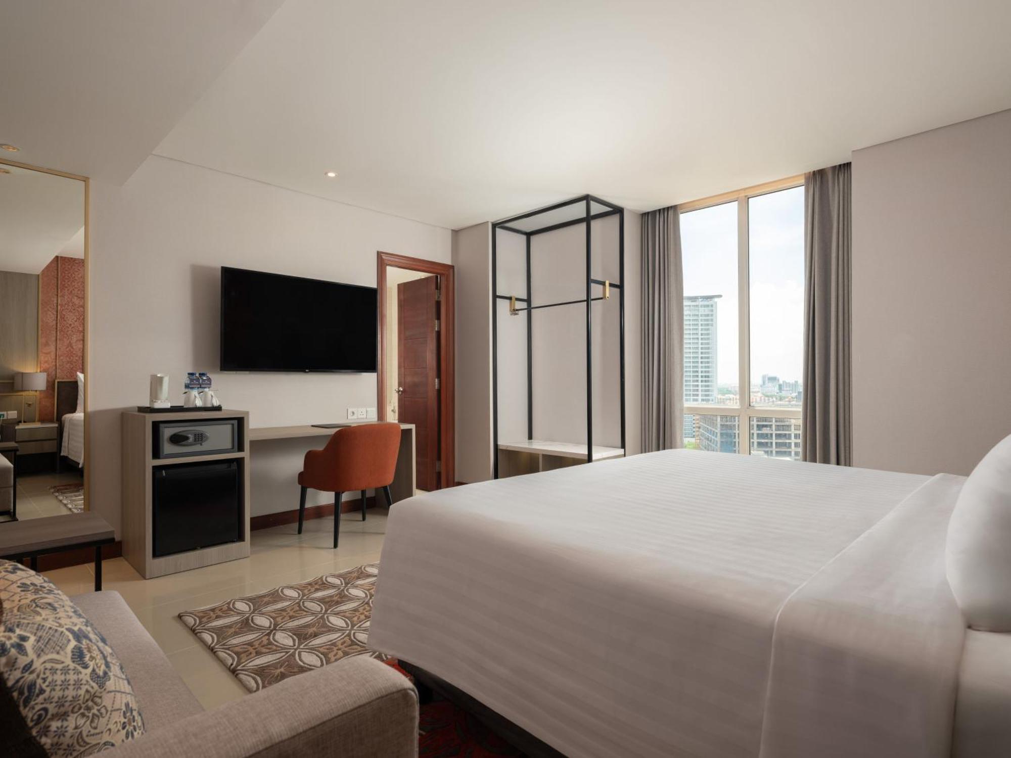 Hotel Santika Premiere Gubeng Сурабая Экстерьер фото