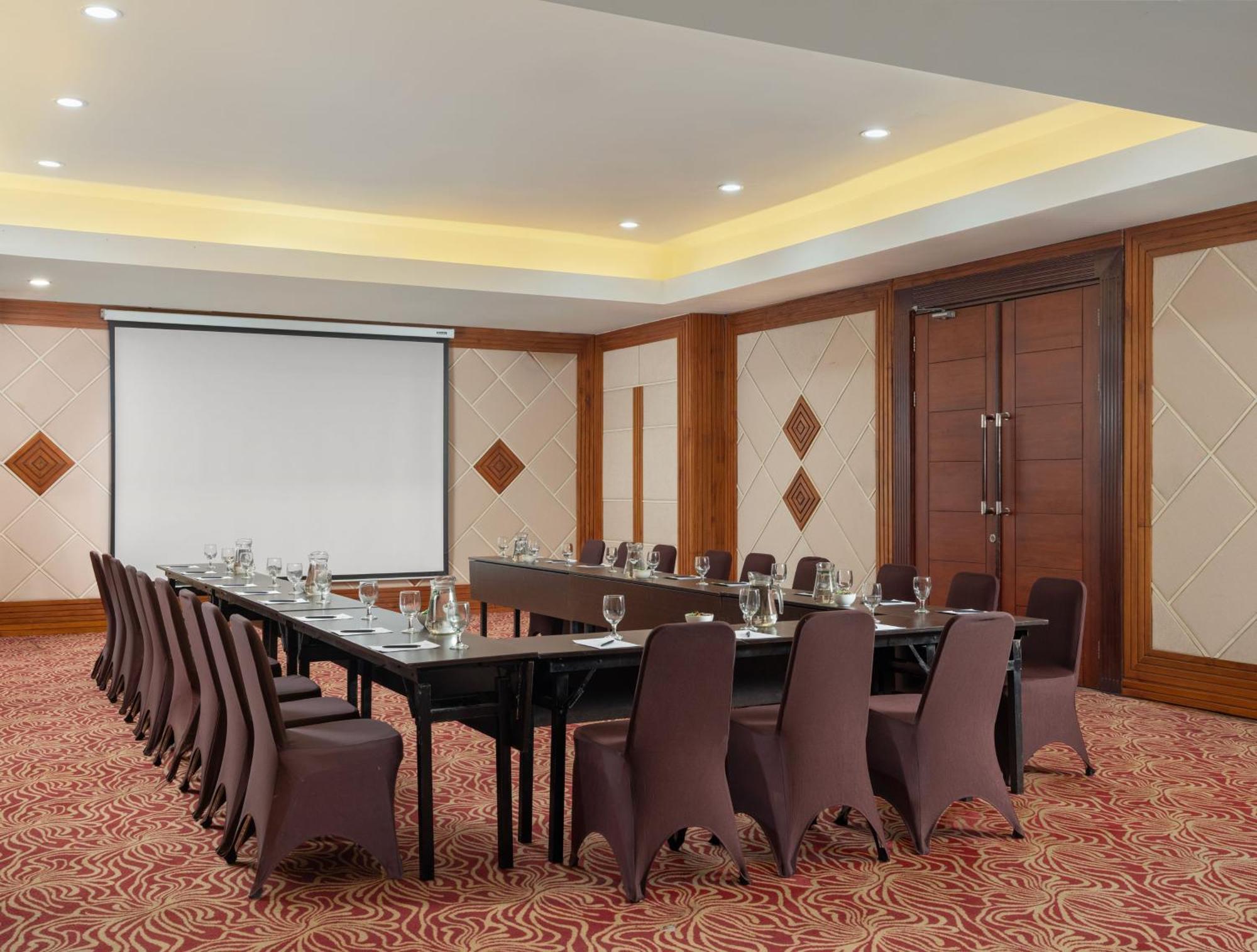 Hotel Santika Premiere Gubeng Сурабая Экстерьер фото