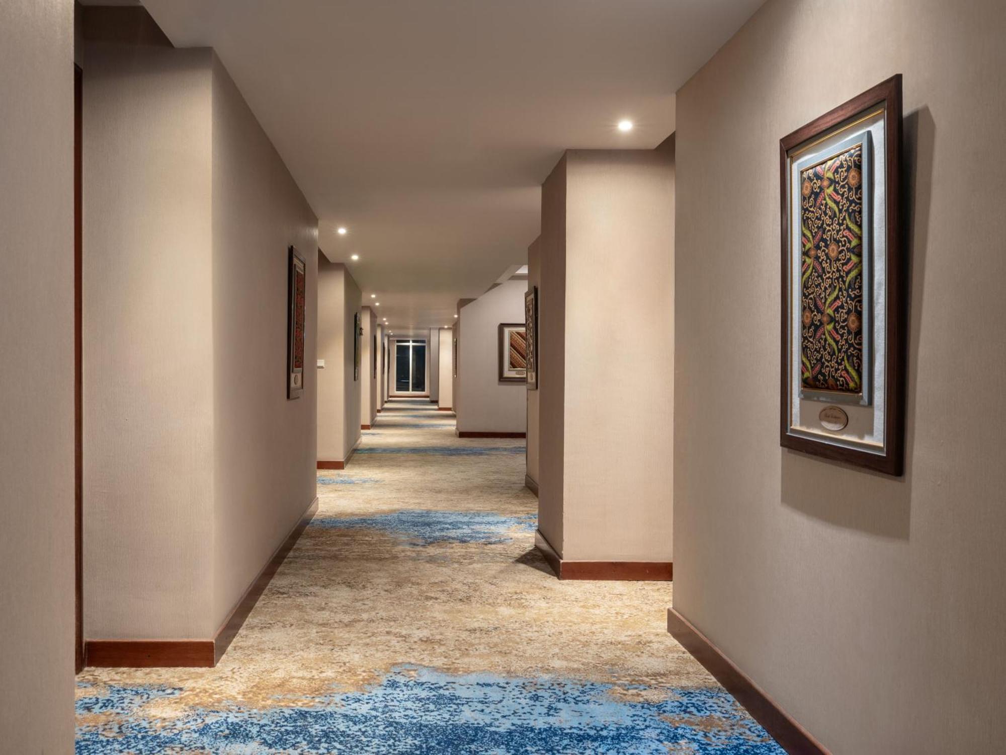 Hotel Santika Premiere Gubeng Сурабая Экстерьер фото
