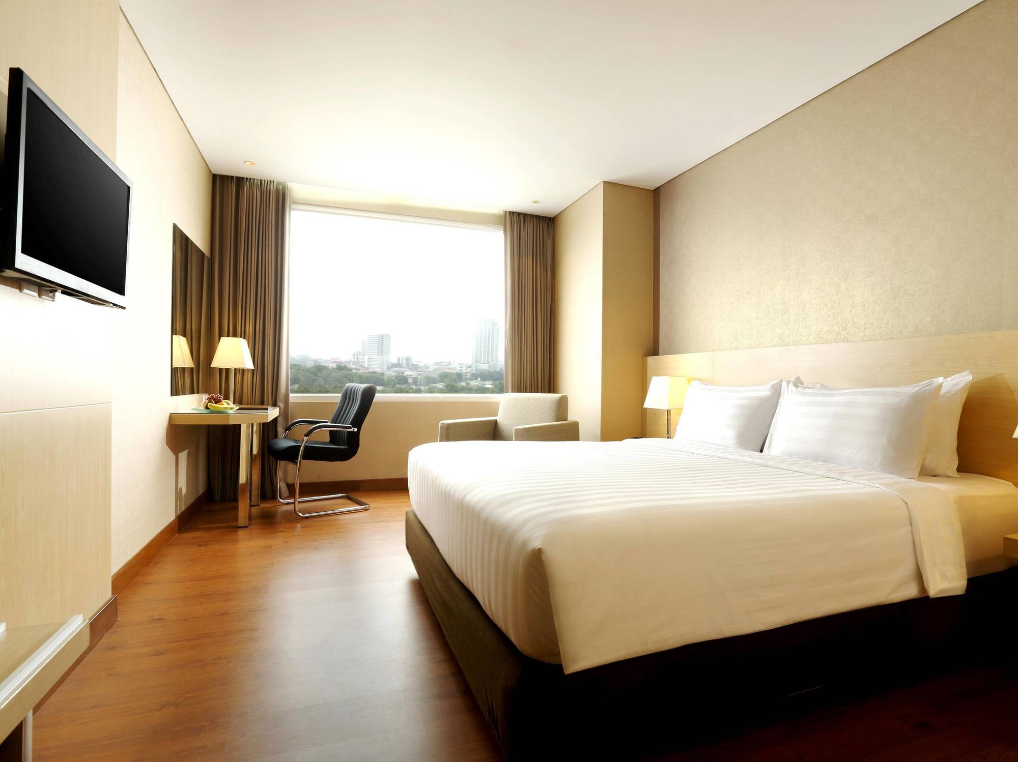 Hotel Santika Premiere Gubeng Сурабая Экстерьер фото